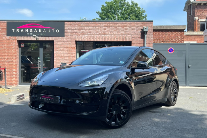 TESLA MODEL Y