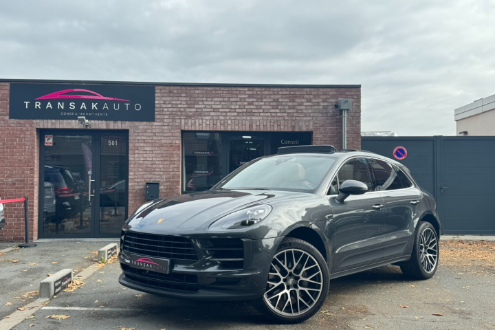 PORSCHE MACAN