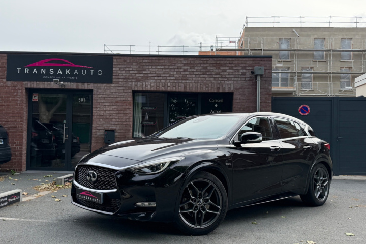 INFINITI Q30